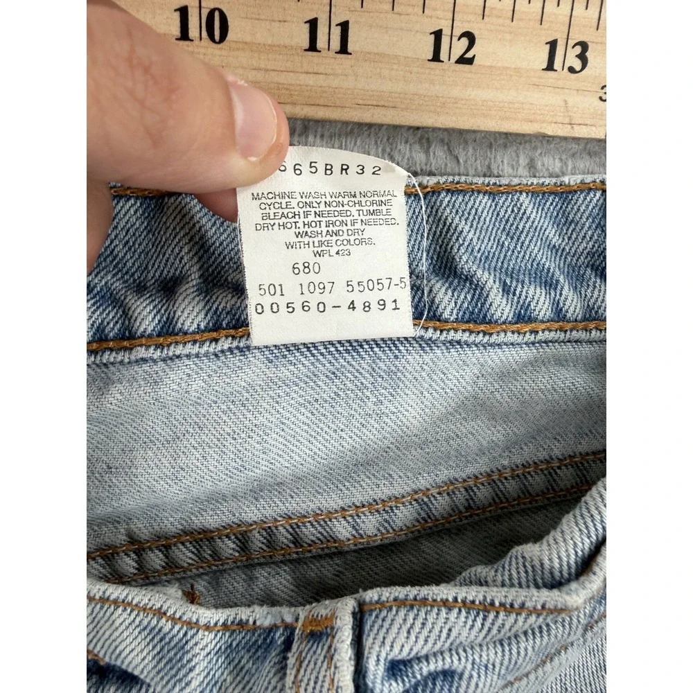 Vintage Levi's 560 Loose Fit Straight Leg Jeans Men 32x33 Distressed Grunge 1997